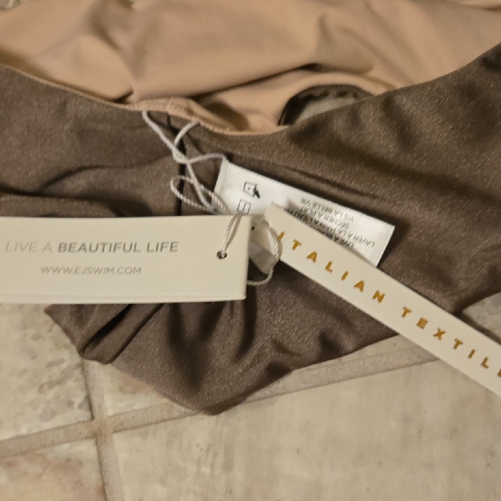 Italian Metallic Fawn S New NWT Bikini Set - Picture 3 of 6